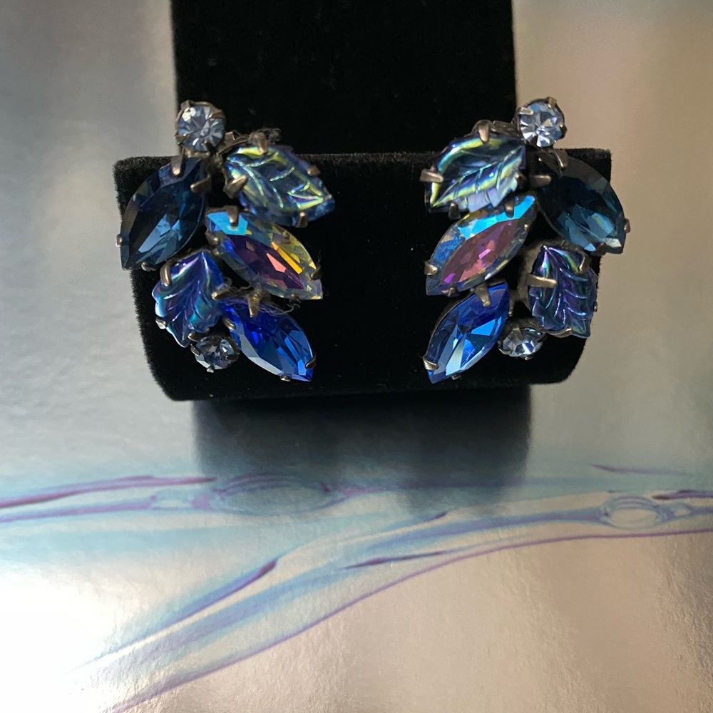 VINTAGE VIBRANT SHADES OF BLUE RHINESTONE CLIP ON EARRINGS